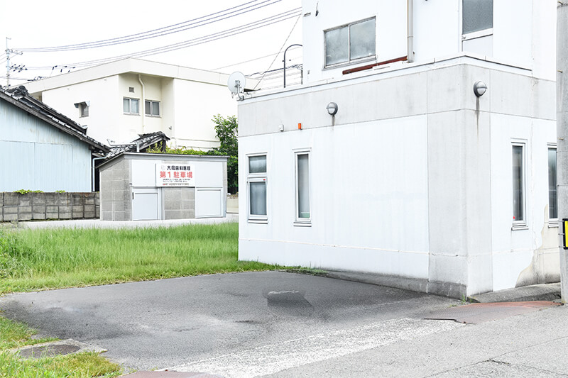 医院裏駐車場