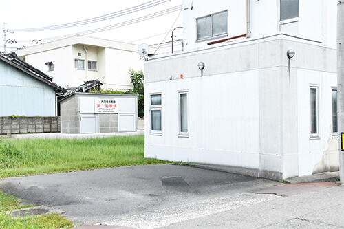 医院裏駐車場